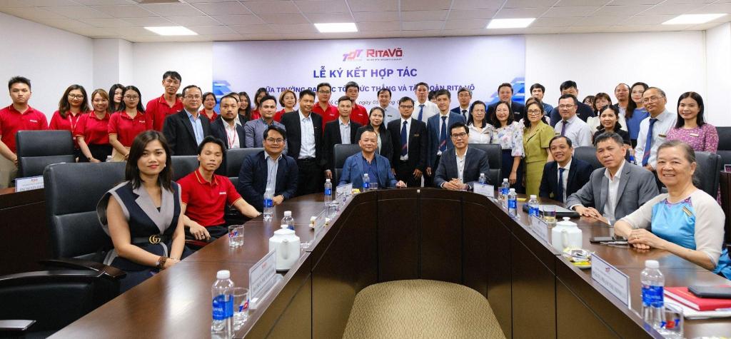 …và cùng chụp hình lưu niệm