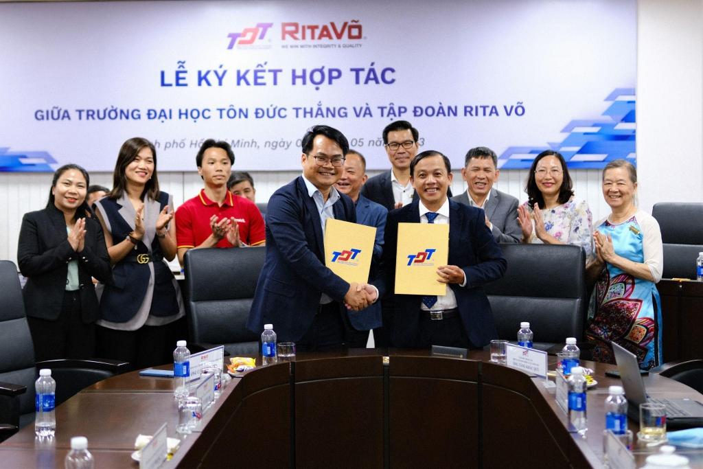 Hai bên cùng ký kết thỏa thuận hợp tác