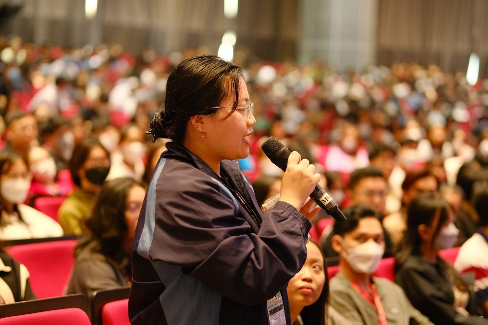 Sinh viên TDTU trao đổi với diễn giả chương trình.