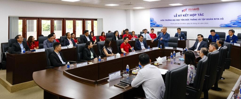 Toàn cảnh buổi ký kết