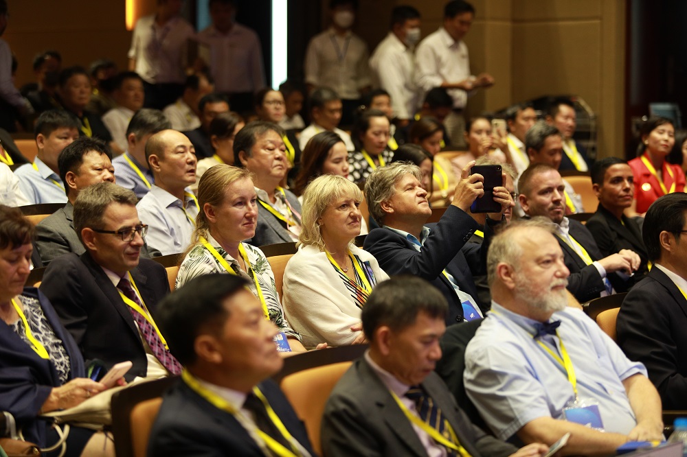 Đại diện các doanh nghiệp tham gia thuyết trình.