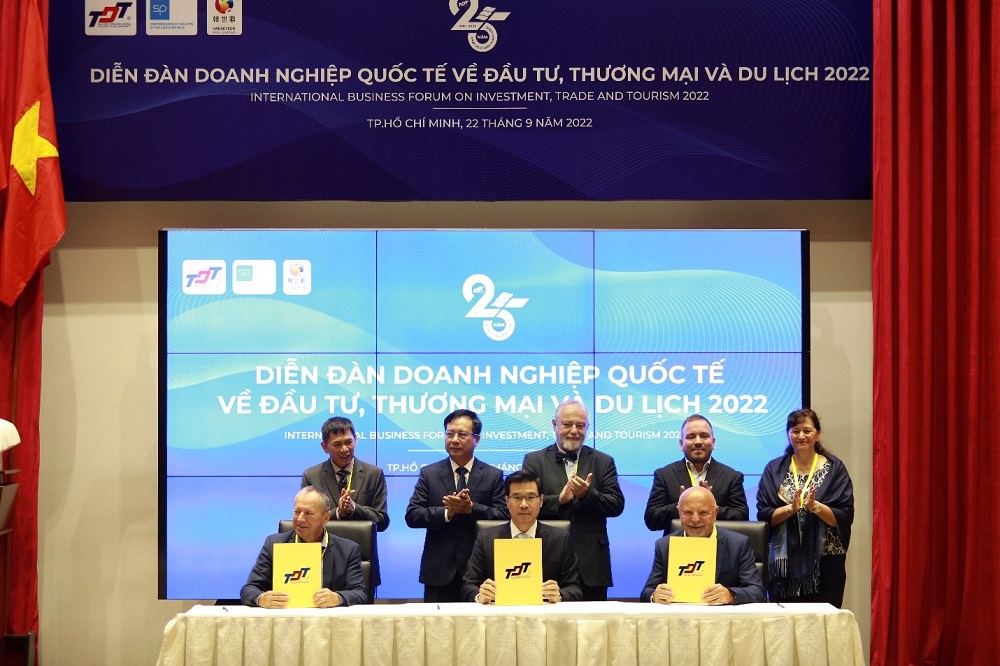 Lễ ký kết hợp tác giữa TDTU - Đại học Kỹ thuật Ostrava và Tập đoàn BR Group.