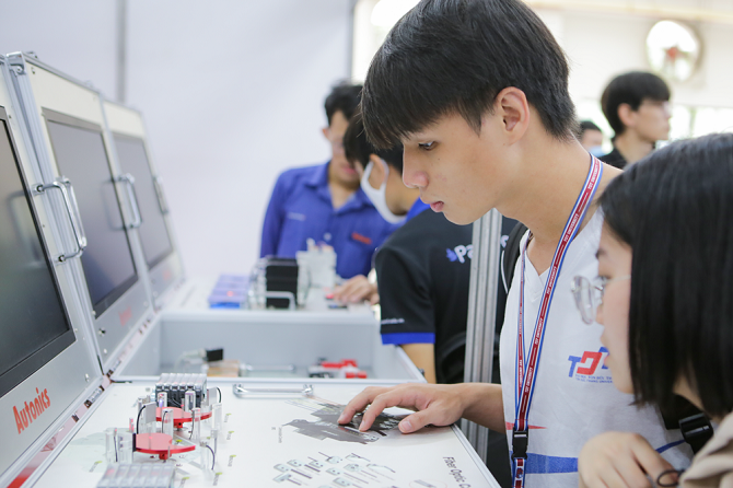 Nhóm ngành kỹ thuật và công nghệ